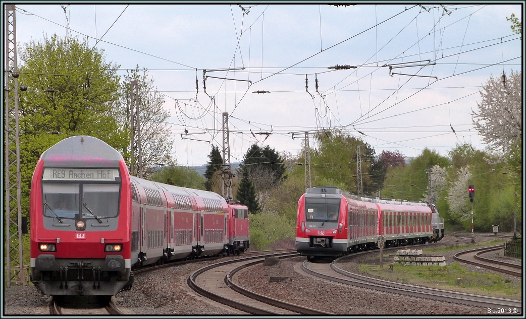 Freie Fahrt ins Wochenende! Der RE9 hat gerade Einfahrt in den Bahnhof Eschweiler.
Die Rurtalbahn auf berfhrungsfahrt mit einen fabrikneuen Triebwagen. Szenerie vom Mai 2013 an der KBS 480.