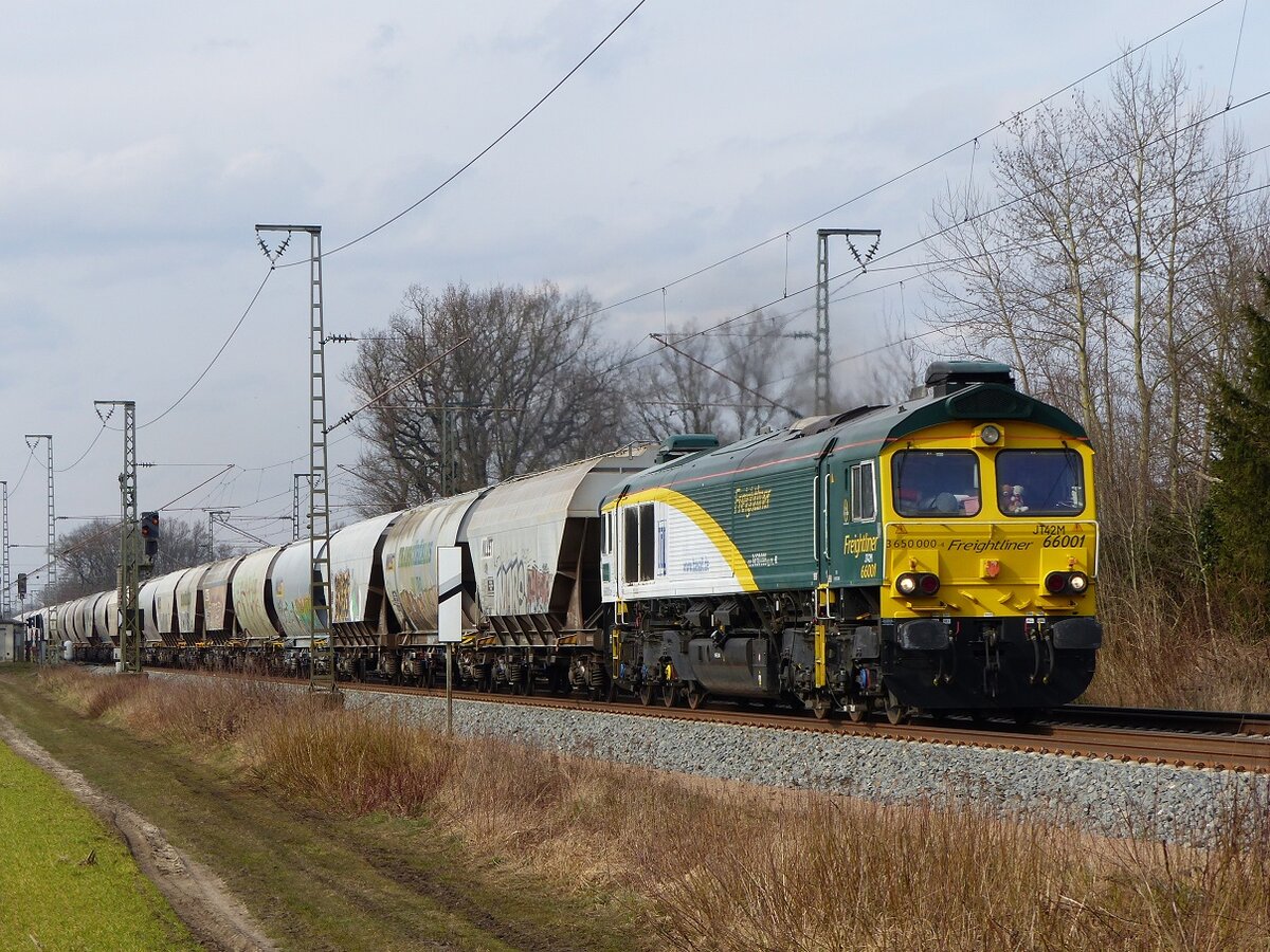 FREIGHTLINER Class 66 mit Getreidezug in Hummeldorf zwischen Salzbergen und Rheine, 12.03.2022