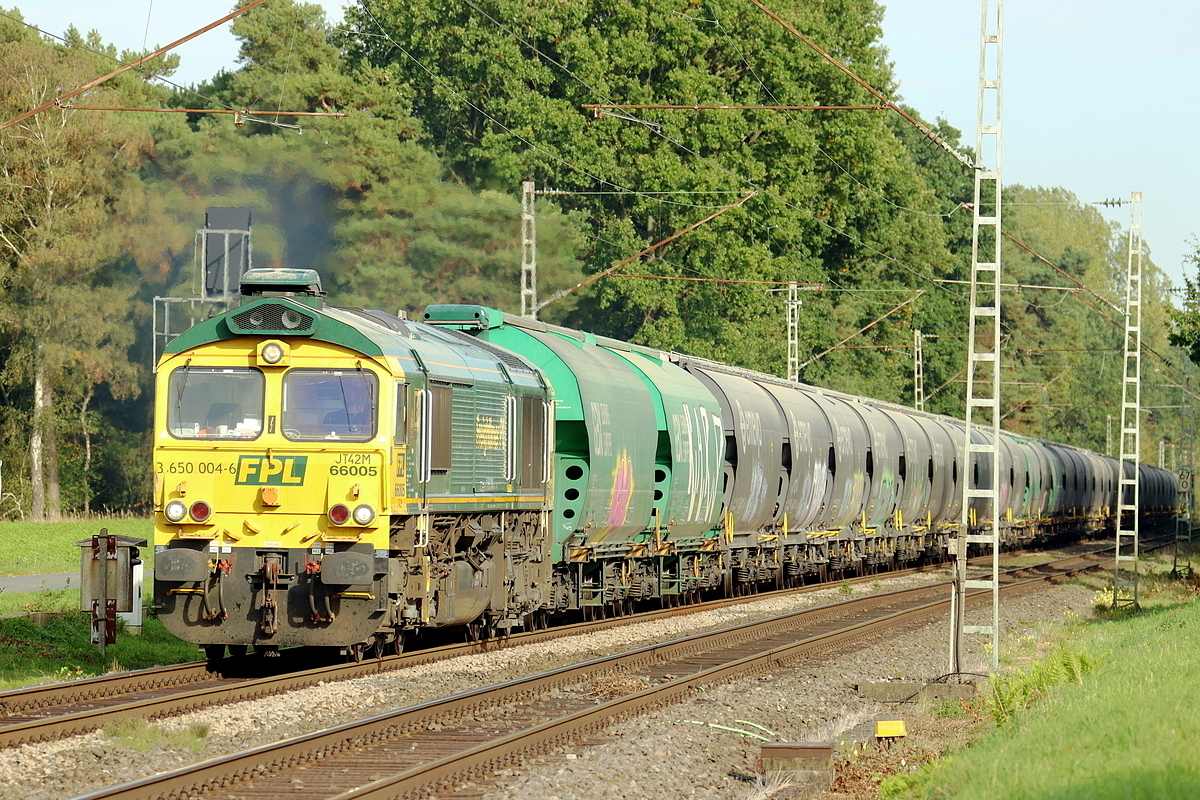 Freightliner PL 3650 004-6 auf der Hamm-Osterfelder Strecke am B� KM 66,758 Kerstheiderstr. mit einem Getreidezug 30.9.2026