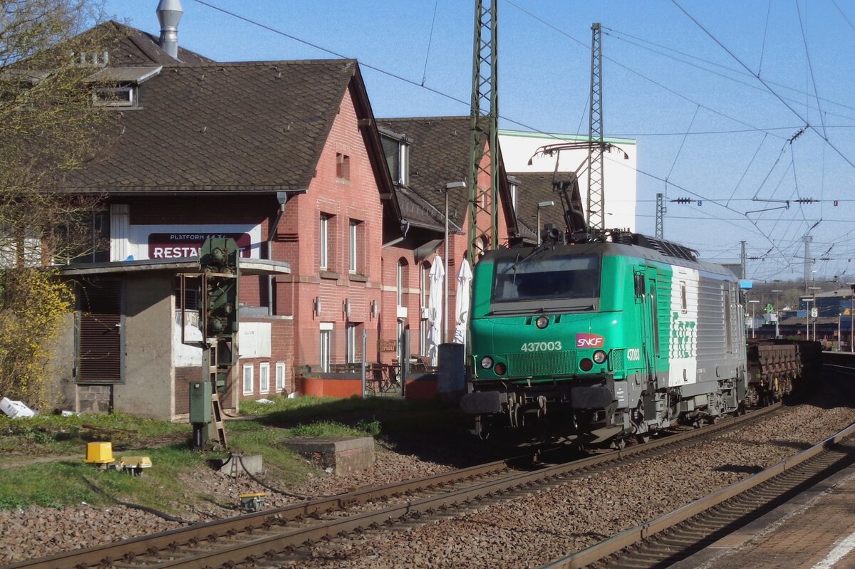 FRET 37003 durcheilt Völklingen am 27 März 2017.