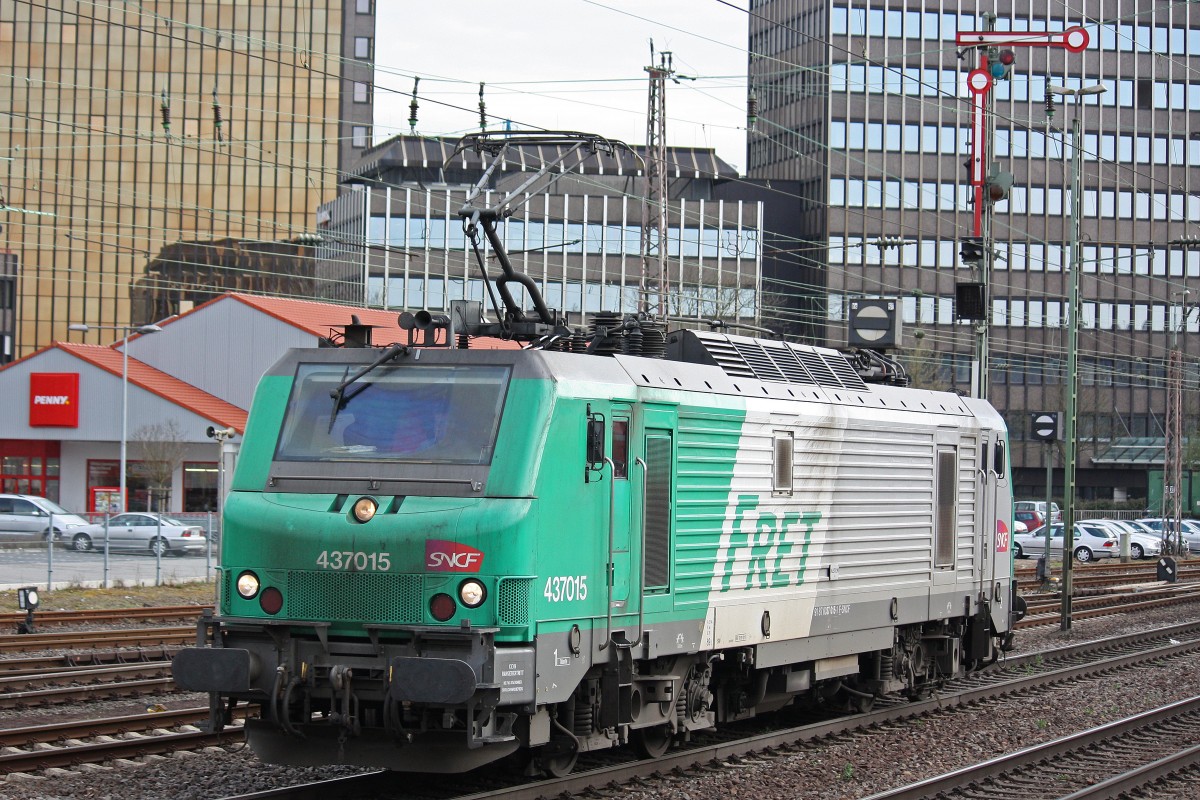 FRET 437015 am 15.4.13 als Tfzf in Dsseldorf-Rath.