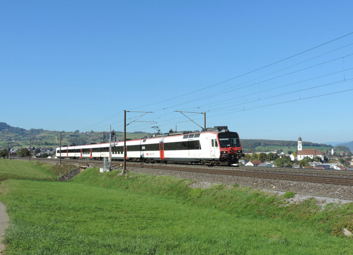 Frick - 14. Oktober 2021 : RBDe 560 279 als Lz auf der Bözberglinie unterwegs.