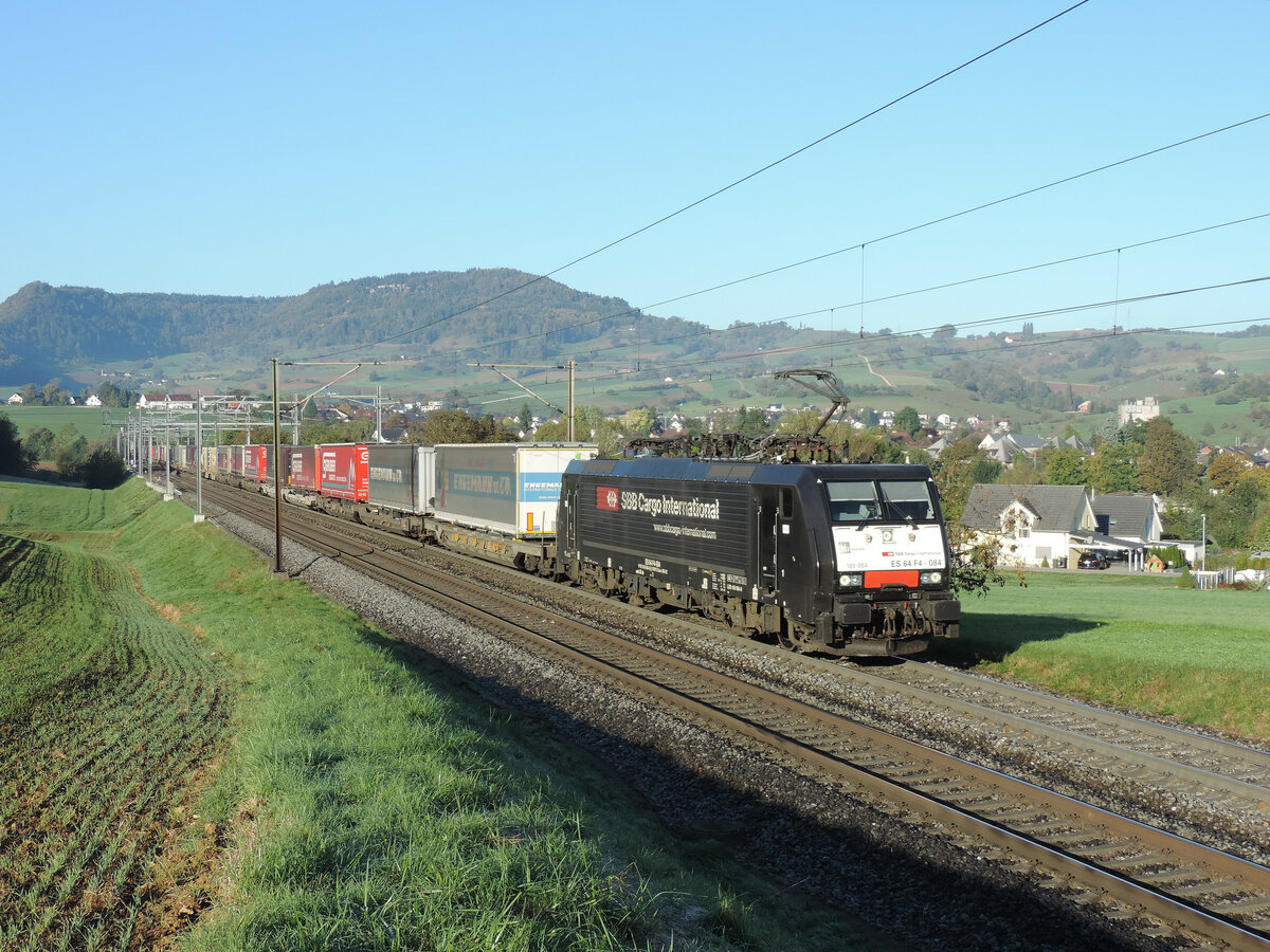 Frick - 14. Oktober 2021 : MRCE 189 984 unterwegs mit einem KLV nach Brugg/Zürich