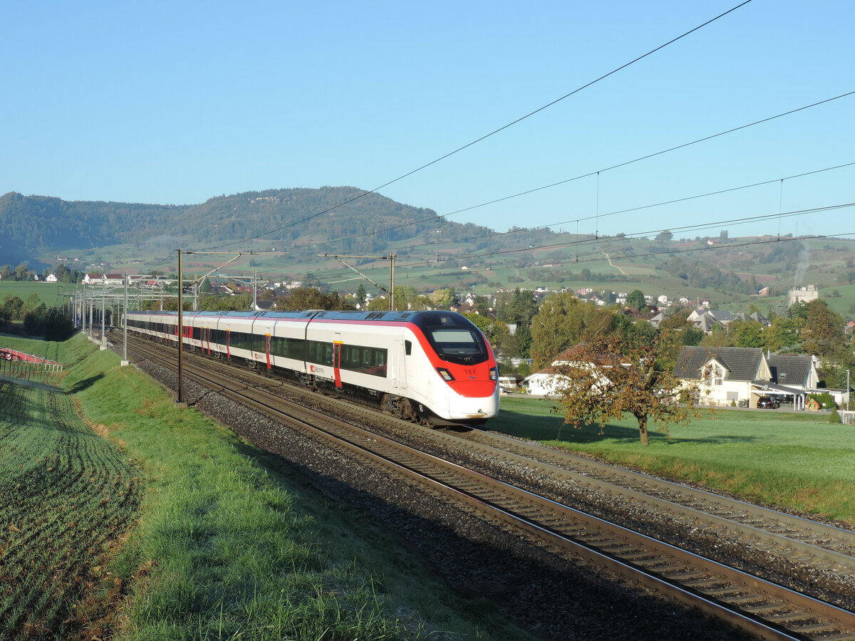 Frick - 14. Oktober 2021 : RABe 501 024 auf dem IR 2063 von Basel nach Zürich Flughafen.