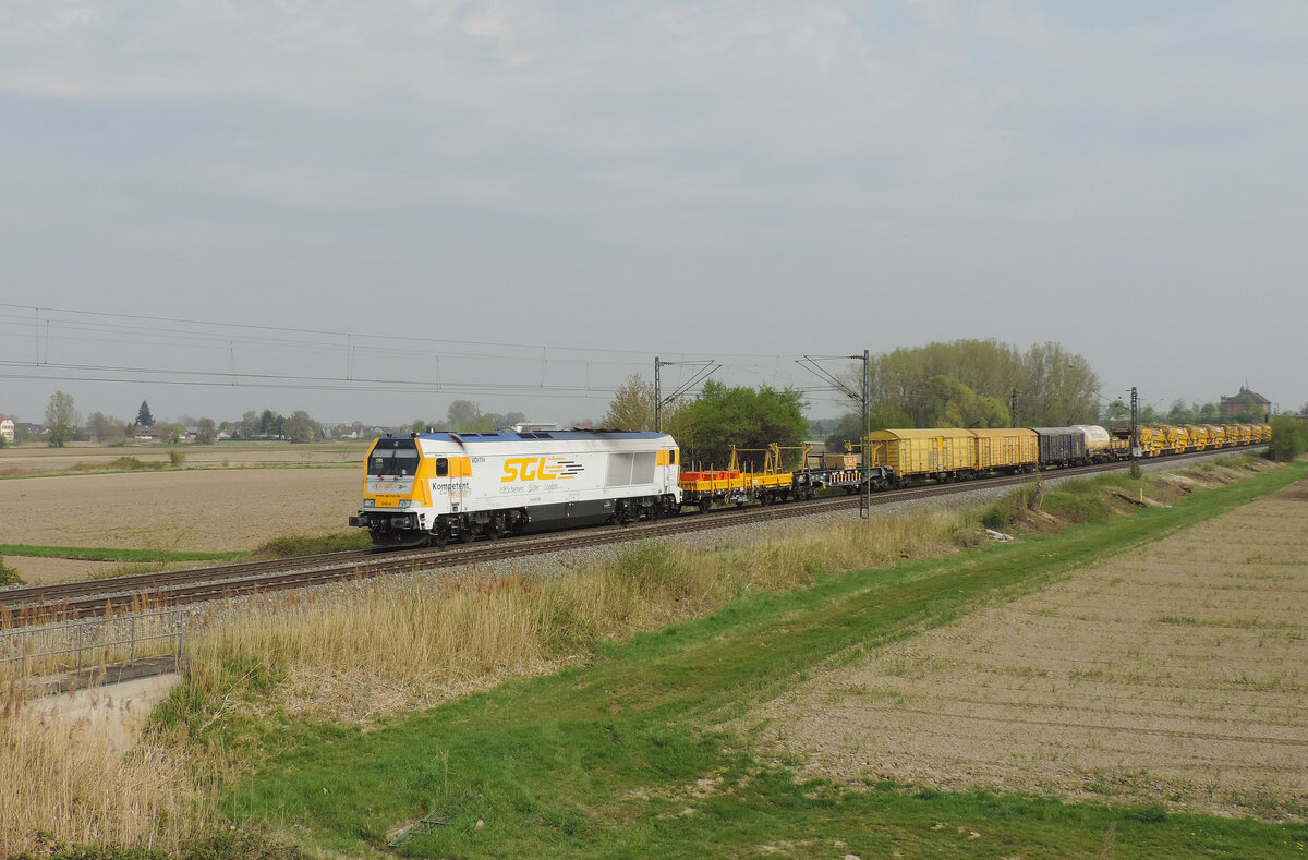 Friesenheim - 14. April 2022 : SGL V 500.06 mit einem Bauzug in Richtung Freiburg unterwegs.