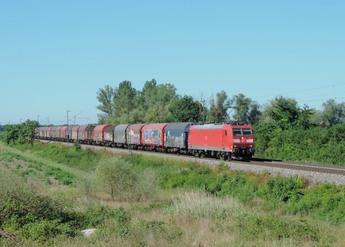 Friesenheim - 2 . Juli 2022 : 185 117 mit einem Stahlzug.
Link zum Video : https://www.youtube.com/watch?v=oqmGtvhr-Co&t=3s