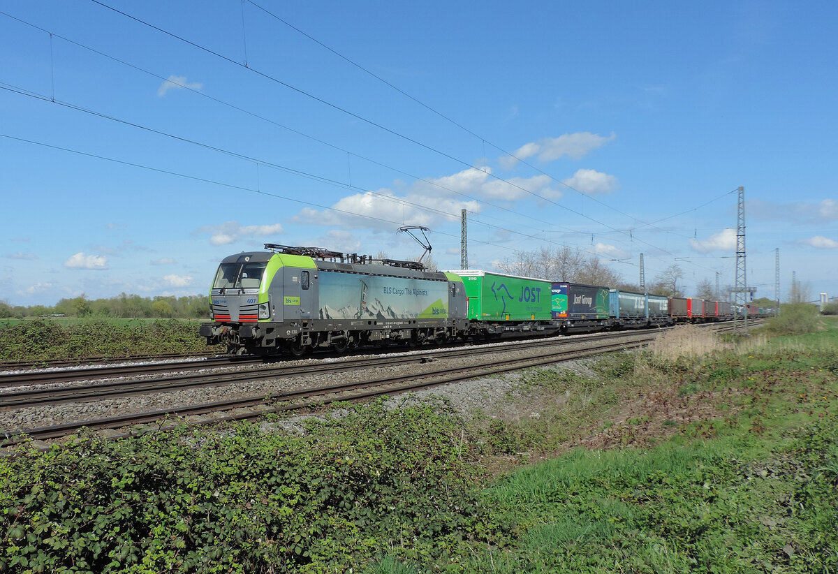 Friesenheim - 25. März 2024 : Re 475 407 mit einem Kombi in Richtung Süden unterwegs. 

Link zum Video : https://www.youtube.com/watch?v=GgaOXuVjmks