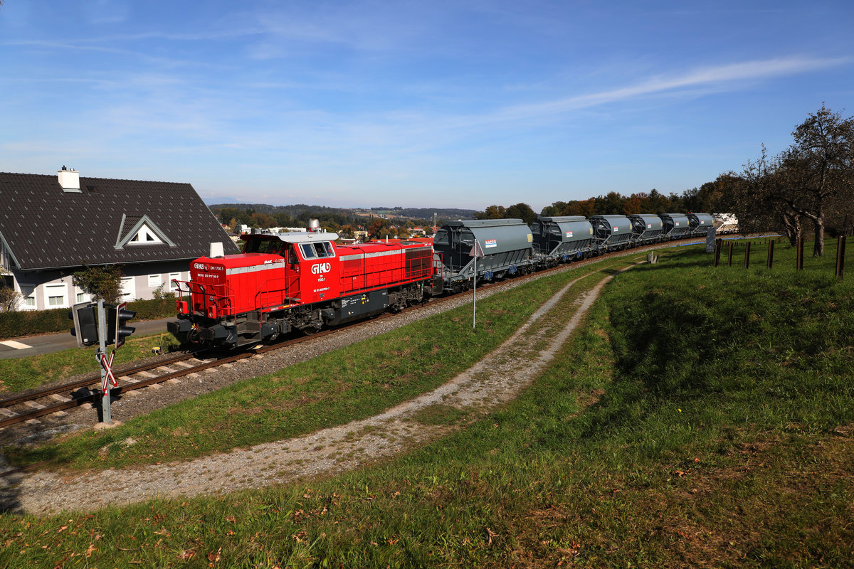 Frisch gewaschen rollt DH 1700.1 mit Ihrem entleerten Perlkieszug in Richtung Deutschlandsberg. 
11.10.2017
