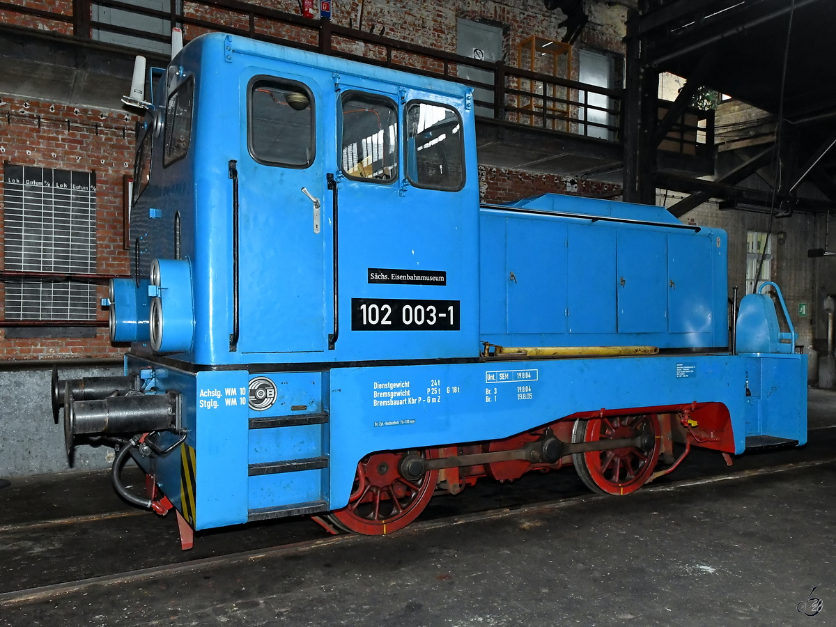 Frisch lackiert präsentiert sich die Rangierlokomotive 102 003-1. (Sächsisches Eisenbahnmuseum Chemnitz-Hilbersdorf, September 2020)