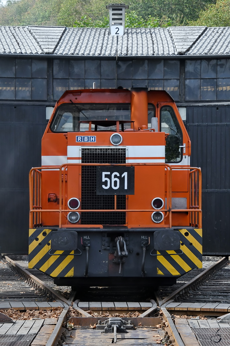 Frontalansicht der RBH-Diesellokomotive MaK DE 502  561  Mitte September 2018 in Bochum. 