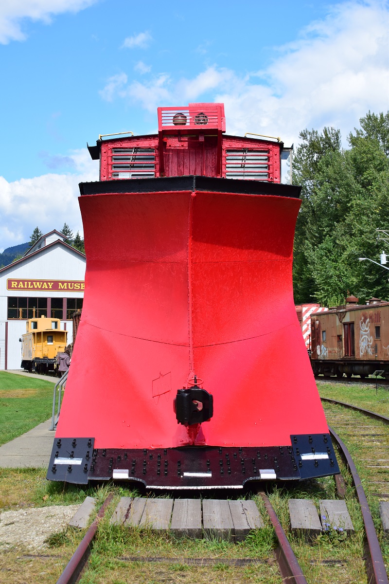 Frontansicht des großen Schneepflugs 401027 im Eisenbahn Museum Revelstoke.

Revelstoke 27.08.2022