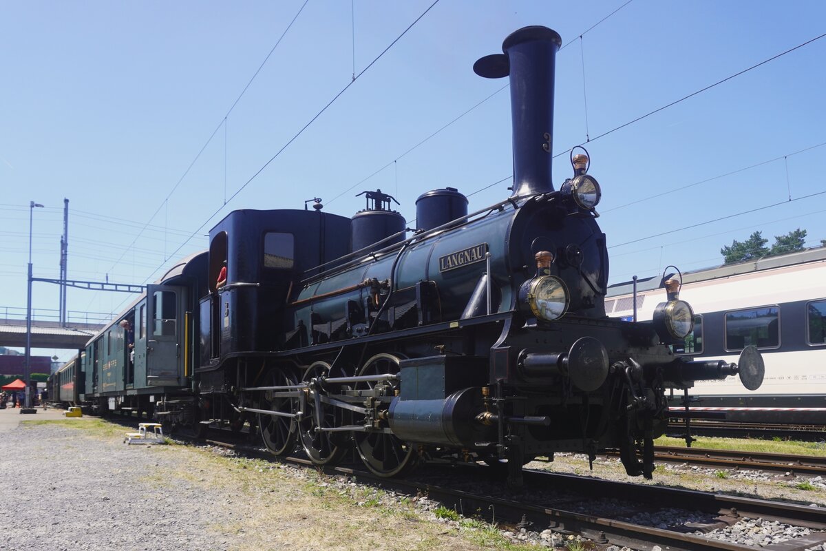 Froschblick auf DBB, ex-VSB Lok.3  LANGNAU ins Bw Brugg AG am 23 Mai 2026 w�hrend ein Offener Tur Wochenende bei der Verein Mikado 1244 und die Niederlassung der SBB Historic am Pfingsten 2026. LANGNAU wird hier pr�pariert f�r ein Dampfpendelzug nach das SBB Bahnhof von Brugg AG. 