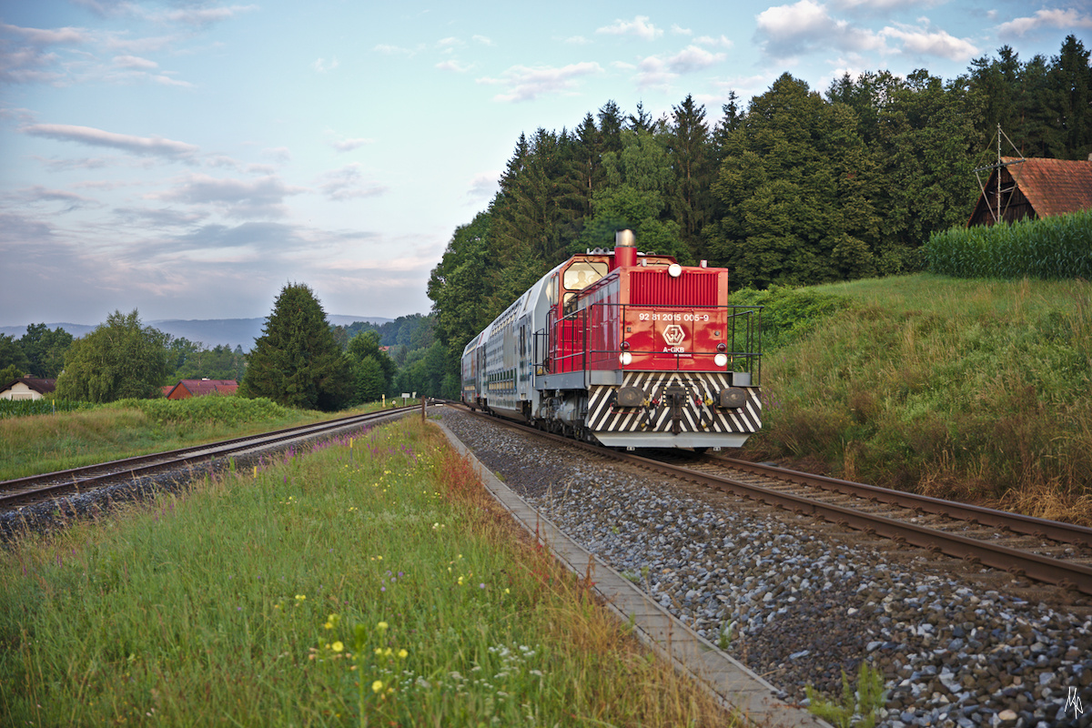 Früh aufstehen musste ich für diese Aufnahme am 10. Juli 2019, um die S61 (Zug-Nr. 8554) an der Abzweigung zur Sulmtalbahn zu fotografieren. 