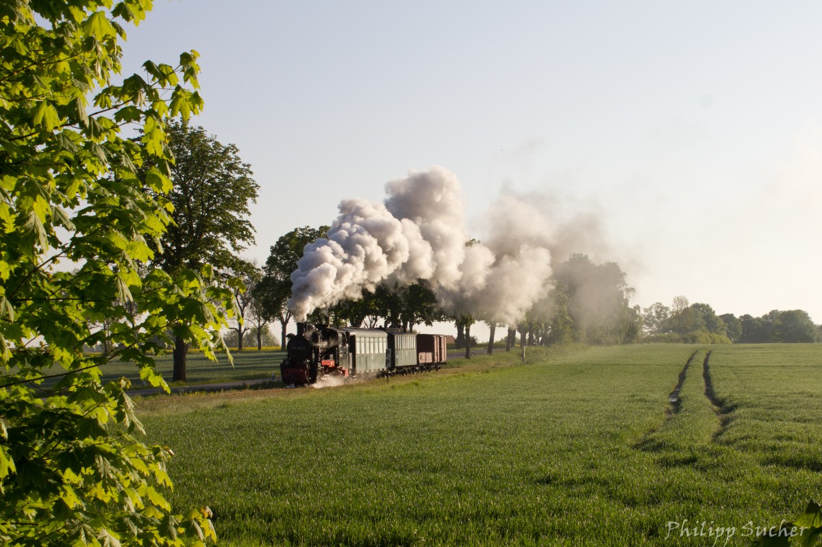 Früh morgens bei Mesendorf: 99 4633 (RüKB) mit einem GmP in den weiten Feldern der Prignitz. Aufgenommen am 15.05.2015.