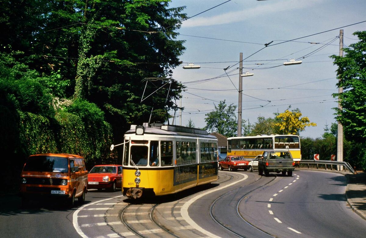 Früher quälten sich  Stuttgarter Straßenbahnen noch über die Neue Weinsteige. Auch Sonderwagen aus dem Bw Degerloch waren hier oft eingesetzt, so auch solche vom Typ GT4.