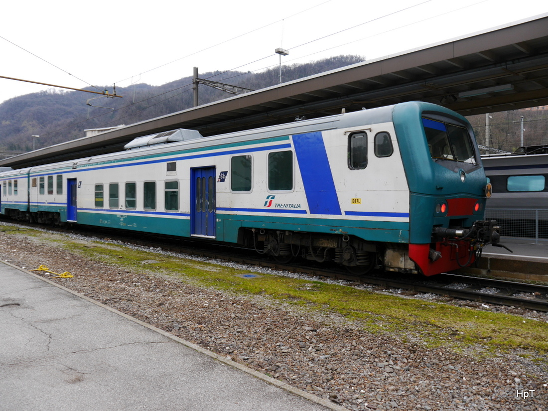 FS / TRENORD - 2 Kl. Steuerwagen npBDH 50 83 82-39 628-1 im SBB Bahnhof Chiasso am 27.02.2015
