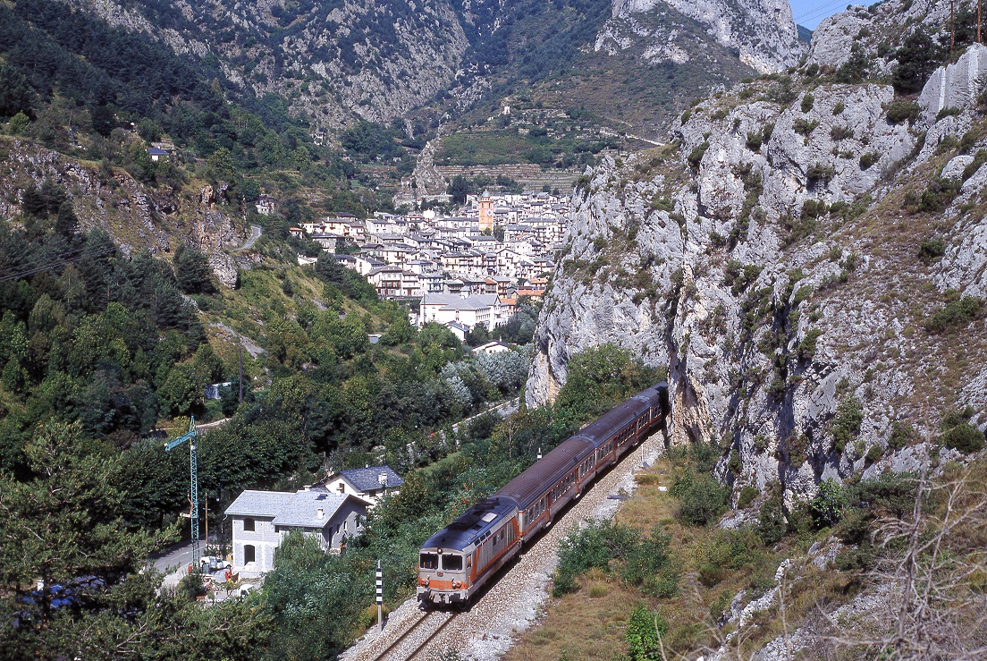 FS 445 1087 verlässt Tende in Richtung Ventimiglia. 06.09.1994.