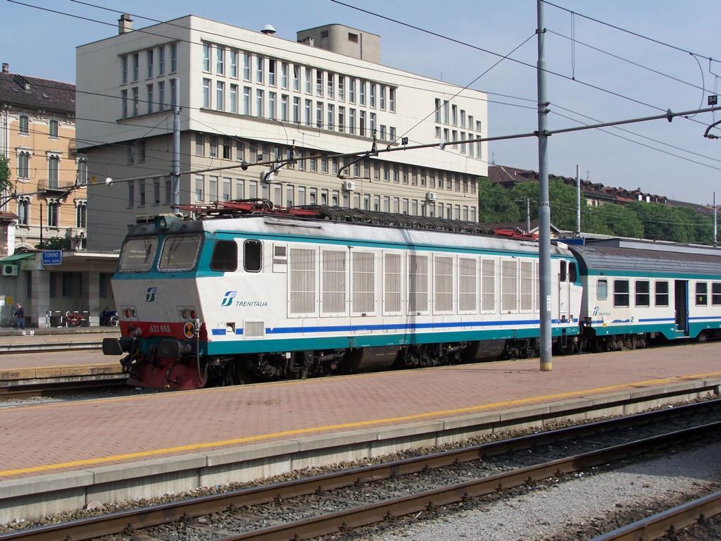FS E 632-008 am 26.05.2006 im Bahnhof von Turin