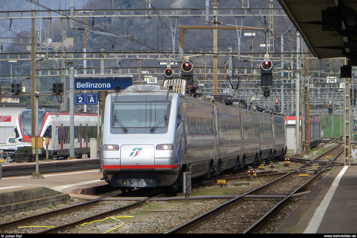 FS ETR 470 508 fährt am Nachmittag des 29. März 2014 als EC Zürich-Milano in Bellinzona ein.