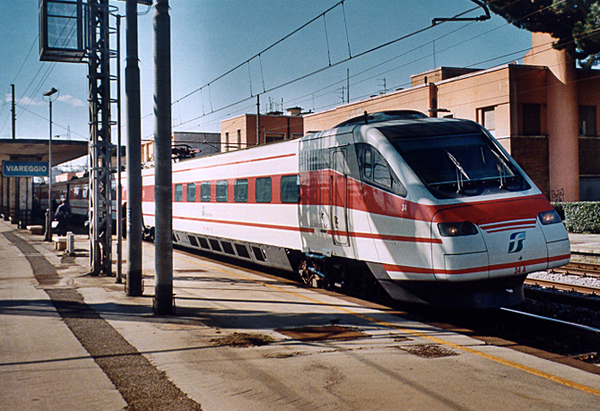 FS ETR460, Einheit 34A, im Bahnhof Viareggio, 7.4.2003.
