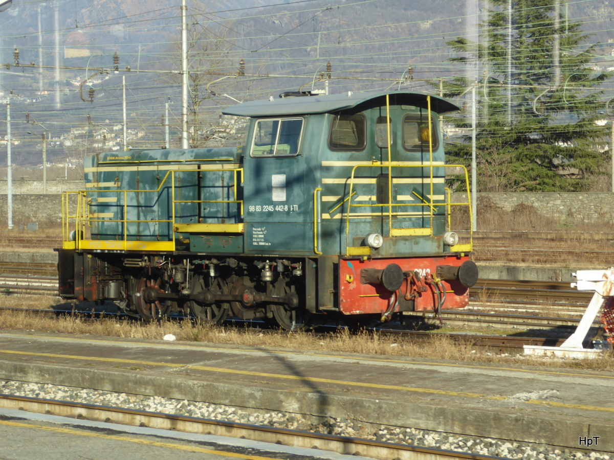 FS - Rangierlok D 245 442-8 abgestellt im Bahnhofsareal in Domodossola am 25.12.2015