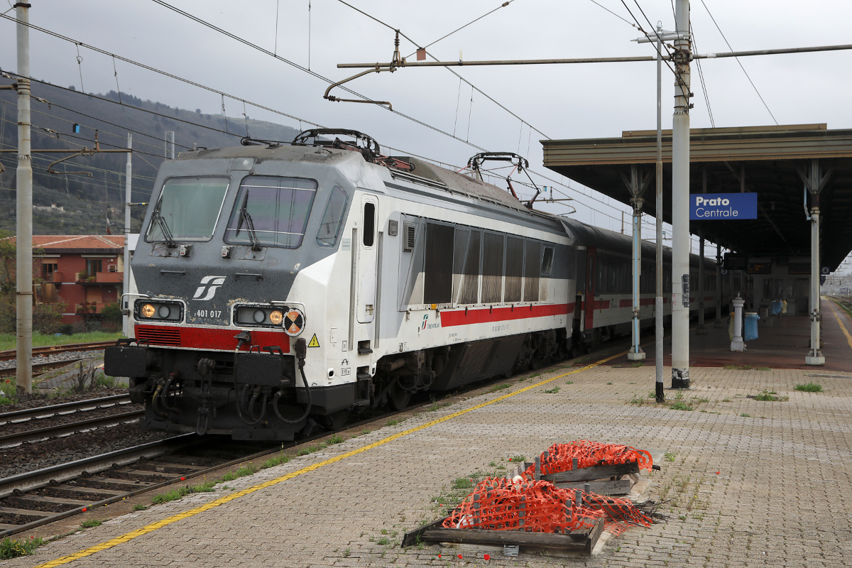 FS Trenitalia 401 017 mit IC 590 Salerno - Milano Centrale in Prato, 31.03.2023