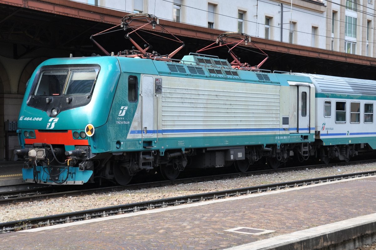 FS Trenitalia E.464.066 am 15.05.2016 in Bolzano/Bozen