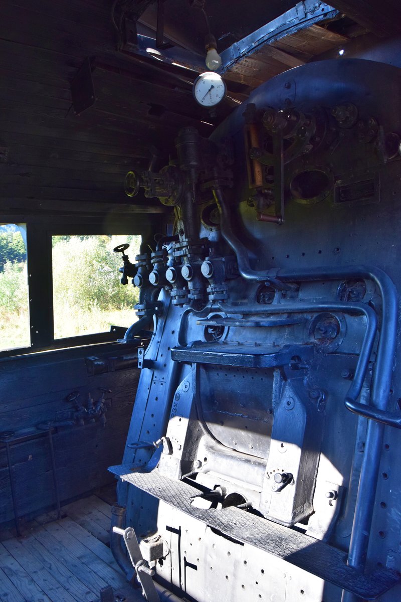 Führerstand der 150.216 fotografiert am 14.09.2016 im Bahnmuseum Viseu de Sus