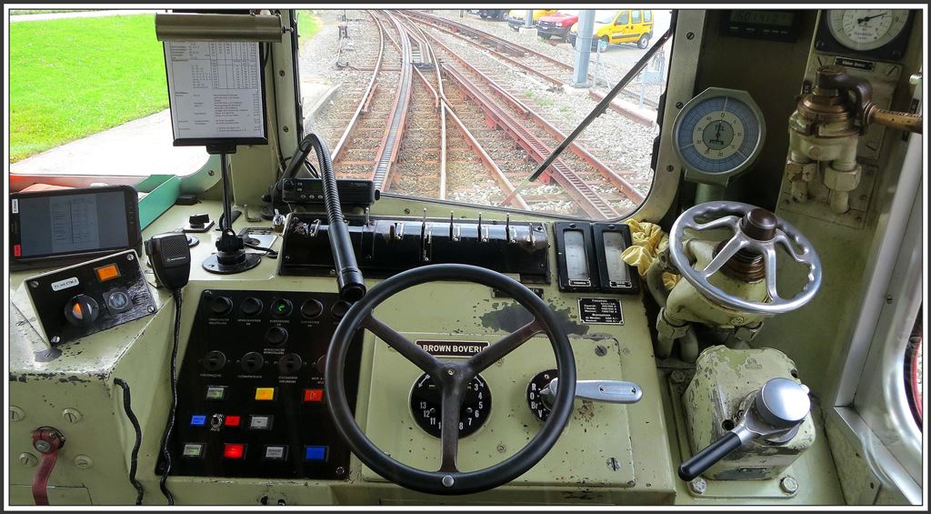 Führerstand des Triebwagens 24, frei einsehbar ab Passagierraum, in Heiden. Dies war während 20 Jahren der Arbeitsplatz meines Vaters. (08.06.2015)