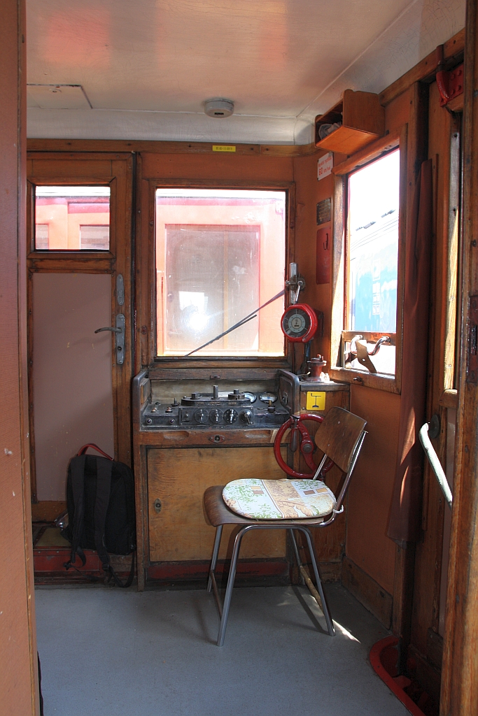 Führerstand und zugleich Fahrgasteinstiegsraum des CD 801 463-1, aufgenommen 28.Juli 2018 im Bahnhof Breclav.