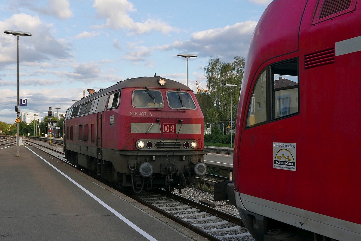 Für 218 417-4 mit den Wagen des IRE 4225, Stuttgart - Lindau, endete am 06.09.2017 die Fahrt auf Grund einer technischen Störung vorzeitig in Friedrichshafen. Nach dem Umfahren des Zuges wird 218 417-4 an der Steuerwagenseite wieder an die Wagen angekuppelt, um diese anschließend als IRE 4234 nach Ulm zu ziehen.
