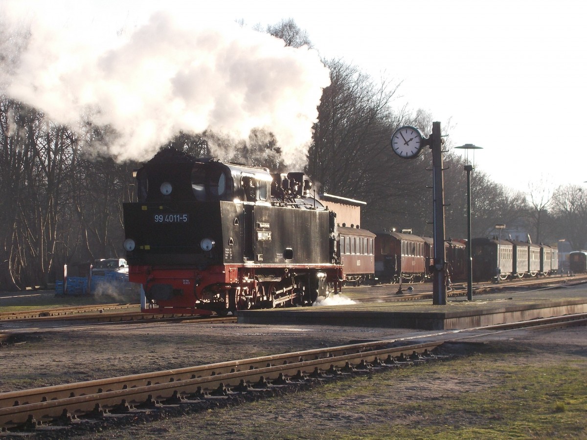 Für 99 4011 war es,am 19.Dezember 2015,Zeit ihren Zug ab Putbus zu übernehmen.