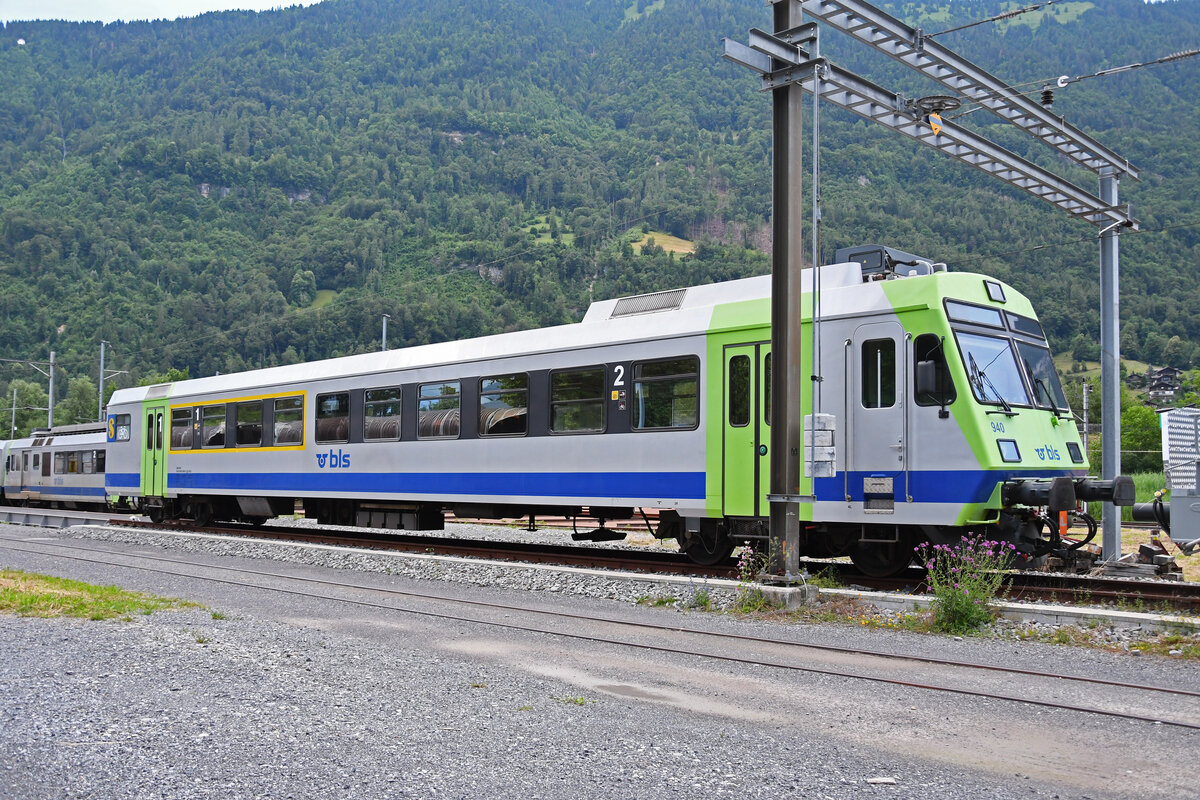 Für den ABt 50 85 8035 940-6 hat vermutlich bald die letzte Stunde geschlagen. Am 02.07.2023 steht der Wagen auf einem Abstellgleis beim Bahnhof Interlaken Ost.