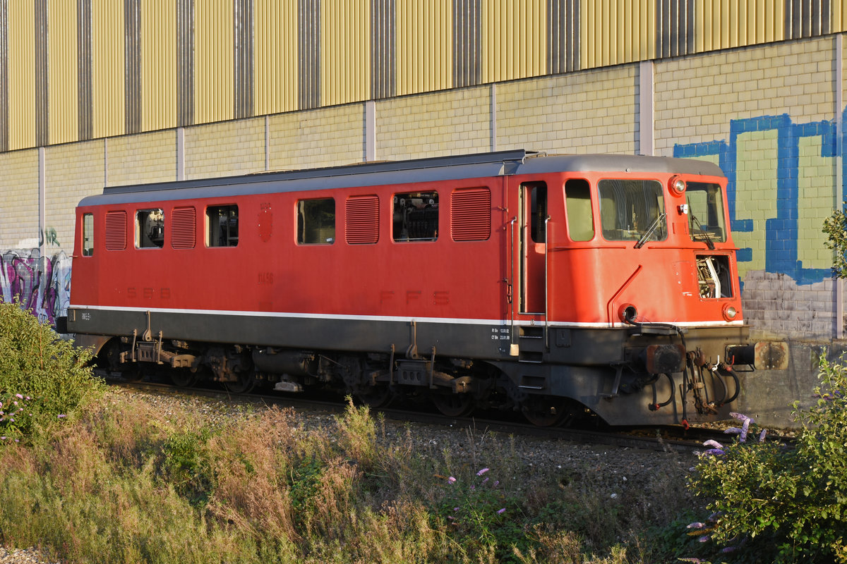 Für die Ae 6/6 11456  Olten  hat leider bald die letzte Stunde geschlagen. Am 03.09.2019 steht die Lok auf einem Nebengleis beim Bahnhof Kaiseraugst.