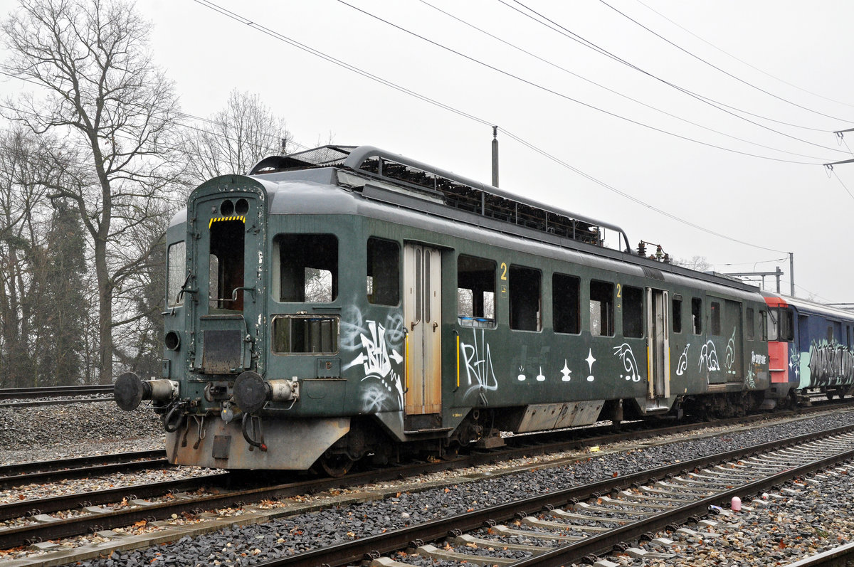 Für den BDe 4/4 1641 hat bald die letzte Stunde geschlagen. Völlig Ausgeschlachtet wartet er auf einem Nebengleis beim Bahnhof Kaiseraugst auf das Ende. Die Aufnahme stammt vom 22.12.2017.
