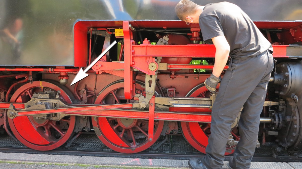 für eine bessere Kurvengängikeit der Neubauloks haben die Räder der mittleren Treibachse keinen Spurkranz, 21.5.14