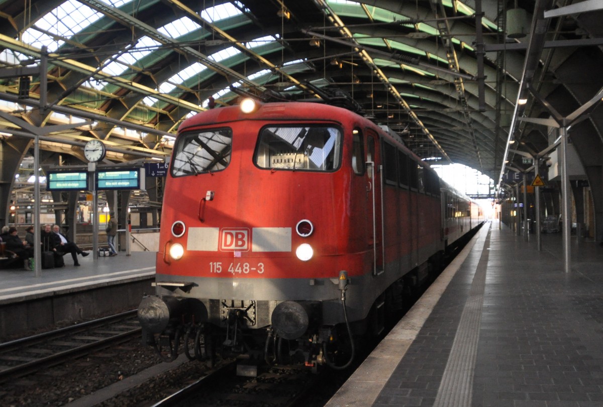 Für einen Tag am 26.11.2013 in Berlin Ostbahnhof, der Show-Train  Fernverkehr 2020  auf Gleis 1