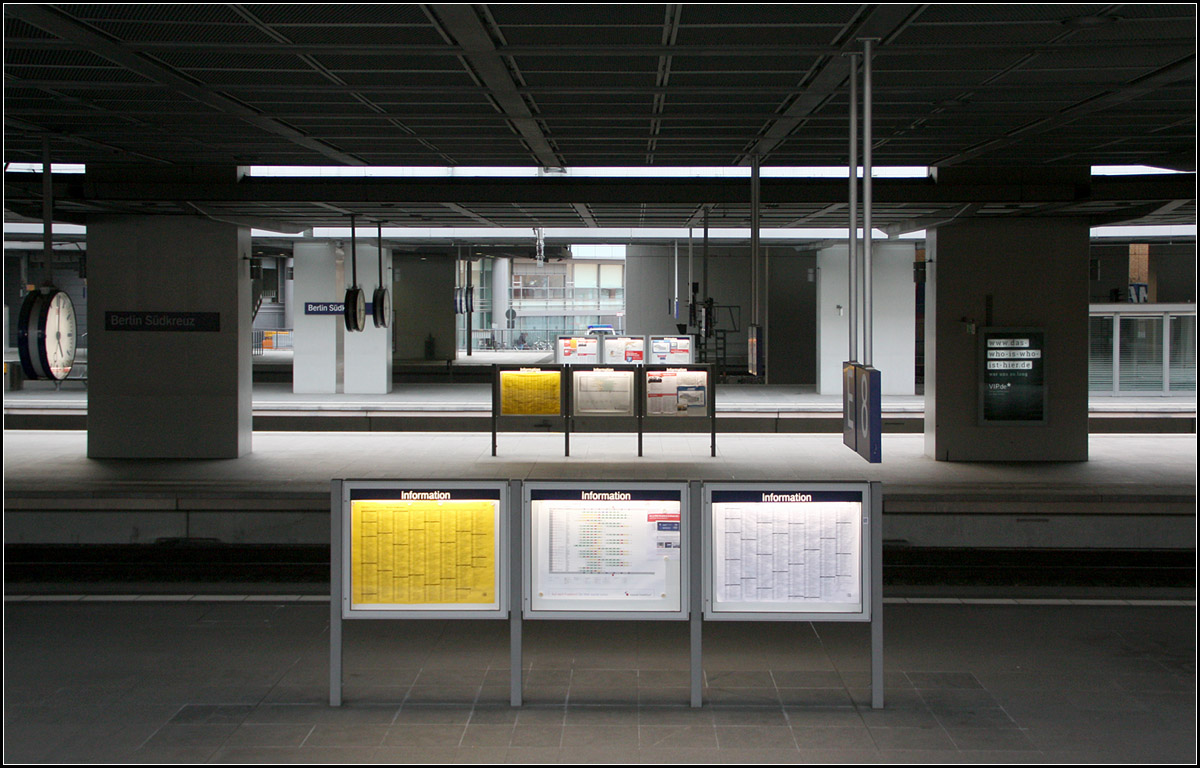 Für die Information ist gesorgt -

Einblick in die untere Ebene des Bahnhofes Berlin-Südkreuz.

27.02.2017 (M)