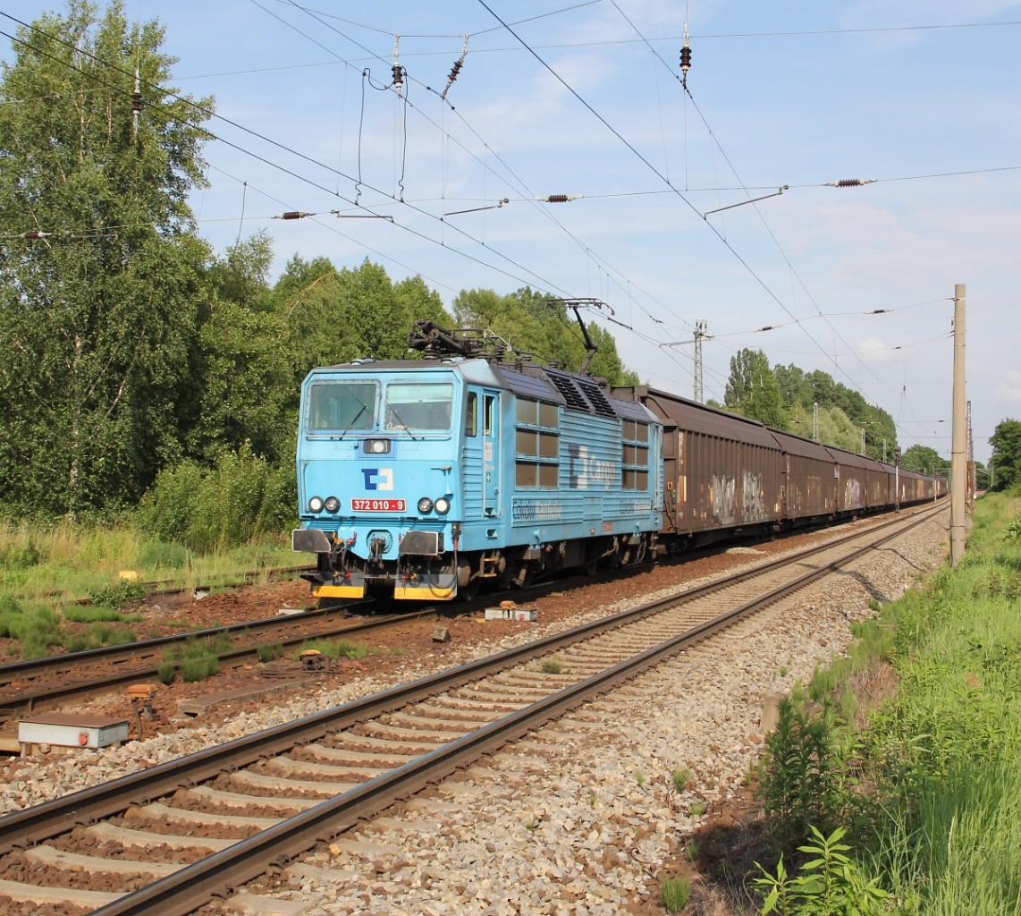 F�r die Leipziger Alltag, f�r uns ein Highlight: 372 010-9 der CD mit H-Wagen-Zug. Aufgenommen am 04.07.2013 in Leipzig-Thekla.
