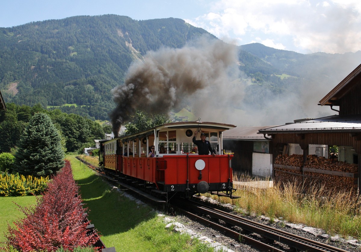 Für mein 500. Bild habe ich mir die Achenseebahn in Tirol ausgesucht. Hier schiebt die DampfLok 4 (Eben am Achensee) ``Hannah`` den Zug Bergauf, Richtung Achensee. Dieses Jahr hat auch die Achenseebahn ihr 125-jähriges Jubiläum. Die Aufnahme entstand am 26.6.2014 am BÜ in Jenbach. Hoffentlich fährt die Bahn noch lange weiter...