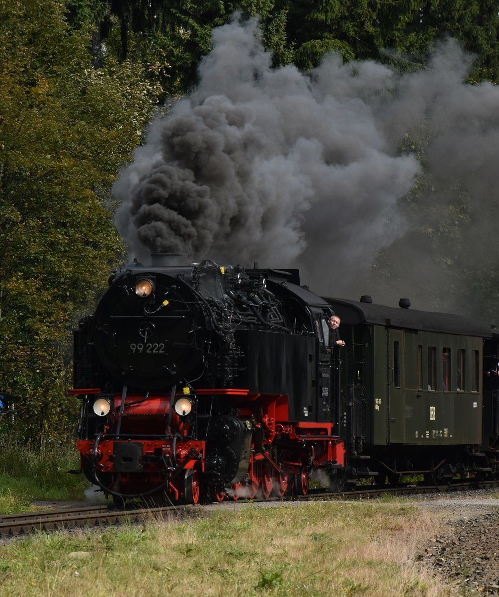 Für mich die schönste HSB-Lok ist die 99 222, die hier den Traditionszug auf den Brocken bringt am Samstag den 16.9.2017 bei bestem Wetter.