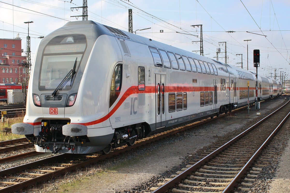 Für eine Testfahrt verlässt dieser InterCity gezogen von 147 551 am 15.11.2018 den Nürnberger Hauptbahnhof in Richtung Norden.