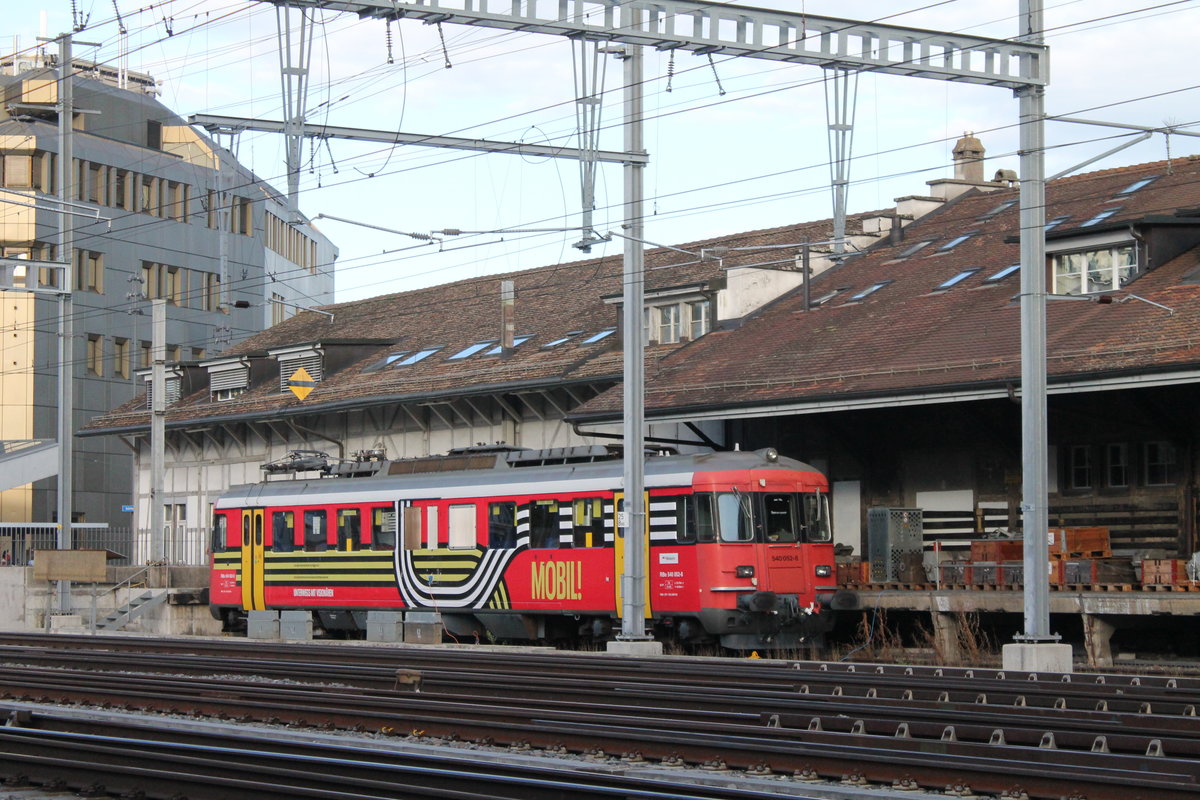 Für die Wanderausstellung ''Mobil - Unterwegs mit Visionären'', die im Oktober 2019 in Winterthur gastiert wurde der RBe 540 052-8 entsprechend beklebt, Winterthur HB, 8.10.2019.