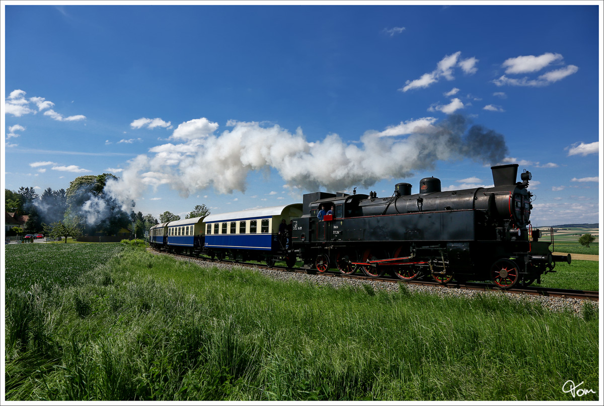 Full steam ahead II - 77.28 der ÖGEG, auf der Fahrt von Wien Praterstern nach Ernstbrunn, zum Oldtimertreffen. 
Mollmannsdorf 4.5.2014