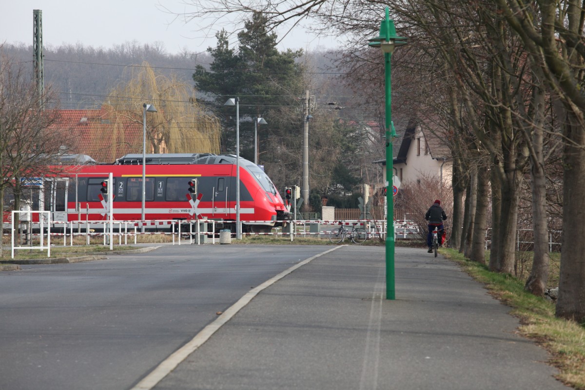 Fußgänger BÜ in Niederau, ein  Hamster  passiert gerade.28.02.2016  12:41 Uhr.