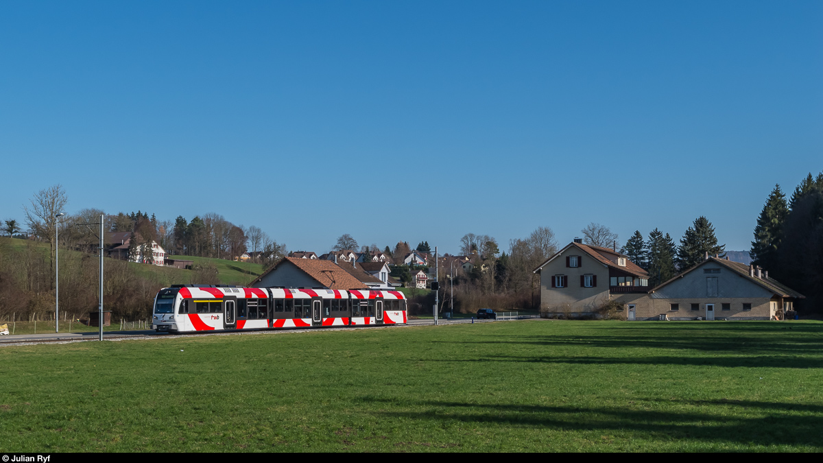 FW ABe 4/8 7004 ist am 29. November 2016 zwischen Rosental und Wängi unterwegs nach Frauenfeld.