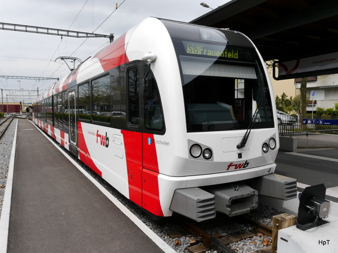 FW - Triebwagen ABe 4/8  7004 im Bahnhof Will am 25.04.2015