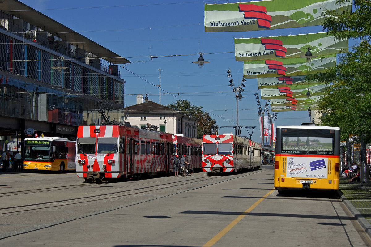 FW/AB: Impression des Bahnhofplatzes Frauenfeld vom 22. August 2010.
Sehr selten ist die Anwesenheit von zwei Pendelzügen der Frauenfeld Wil Bahn.  
Foto: Walter Ruetsch