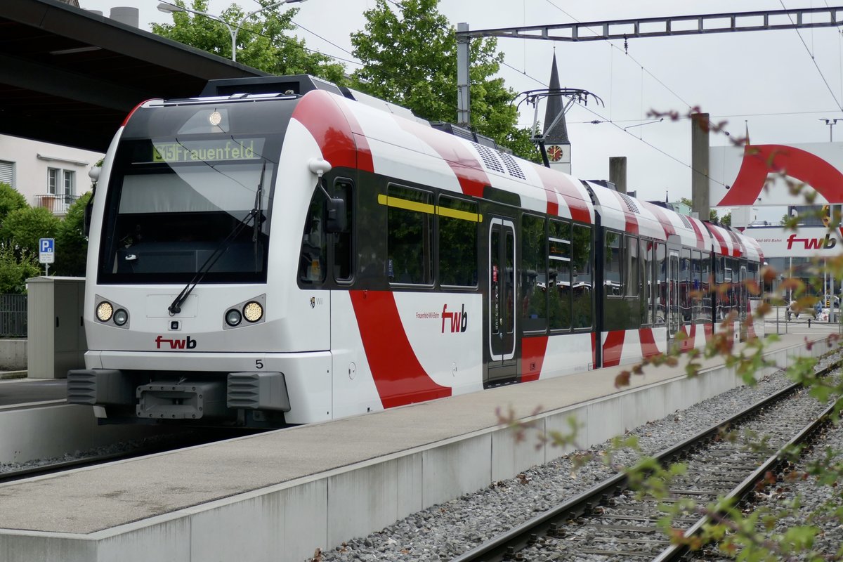 FWB ABe 4/8 5  Wil  der am 9.6.20 im Bahnhof Wil auf Abfahrt wartet.