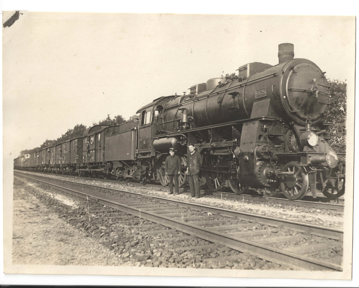 G12 Nr. 5625 (BR 58) 
Mai 1924: Eilgüterzugdienst bei (Bad)Belzig-Wiesenburg. 
Heizerlehrling Herbert Zimmermann (rechts).
(Fotograf: unbekannt - vermutlich Kollege)